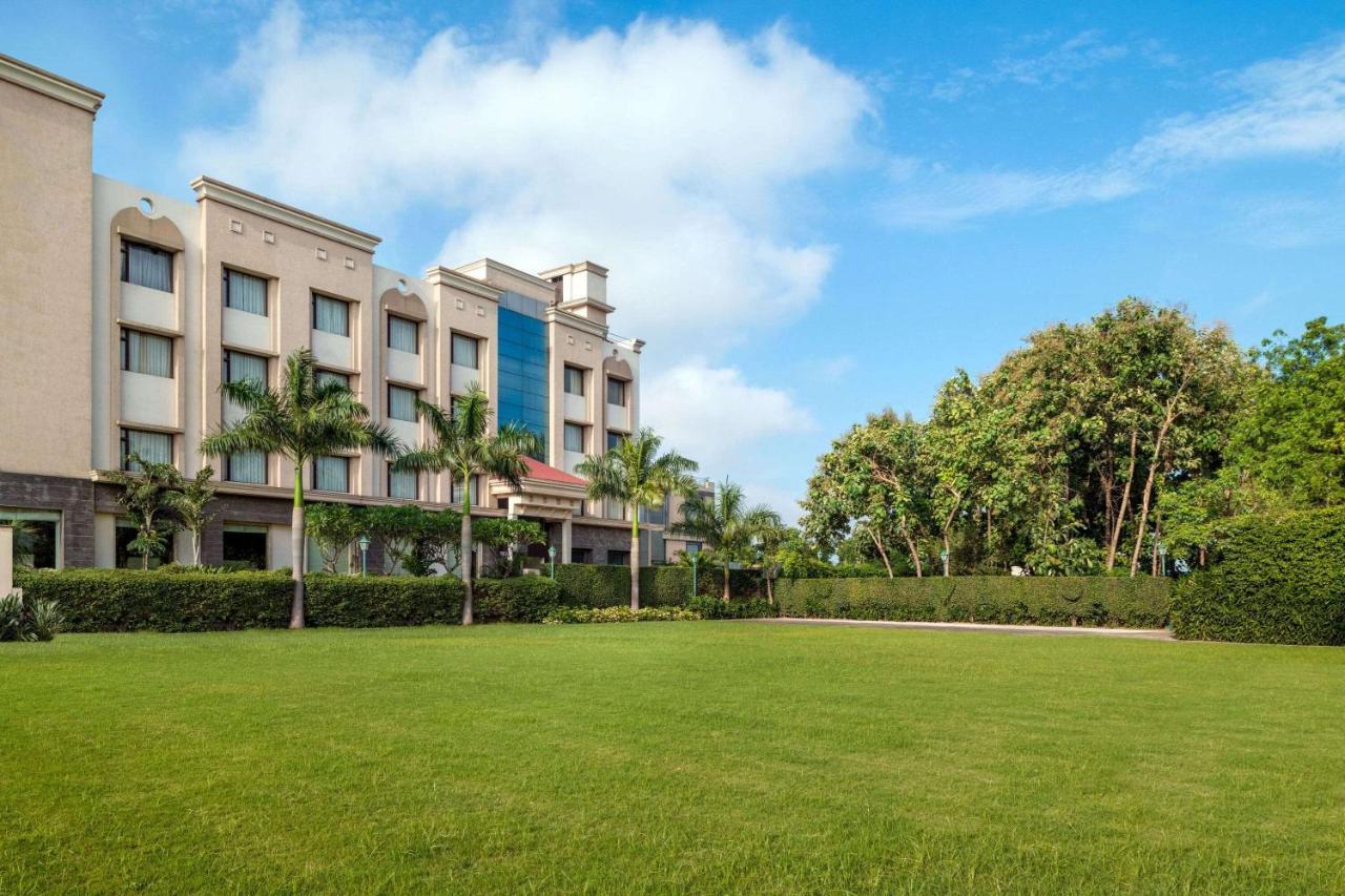 Ramada By Wyndham Varanasi Katesar Chandauli Luaran gambar